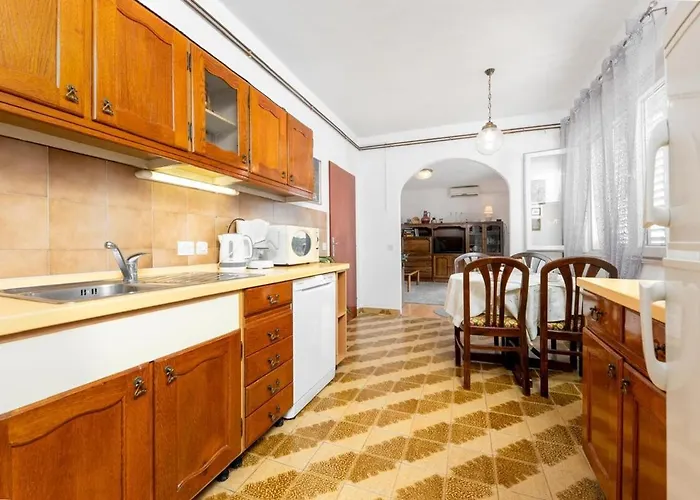 Sanja, Centar, Outside Separate Entrance