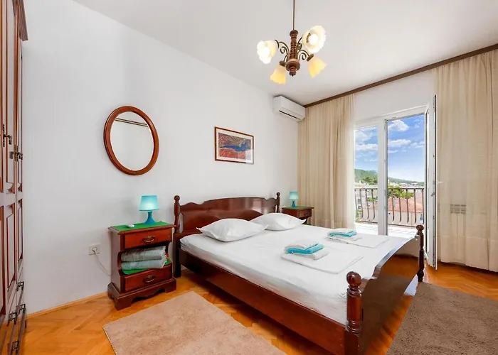 Sanja, Centar, Outside Separate Entrance * Makarska