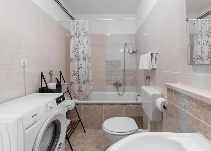 Sanja, Centar, Outside Separate Entrance *