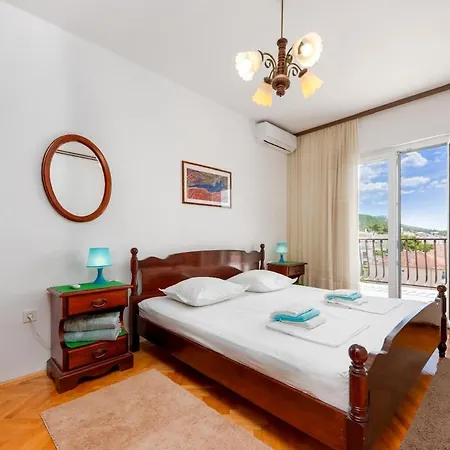 Sanja, Centar, Outside Separate Entrance * Makarska